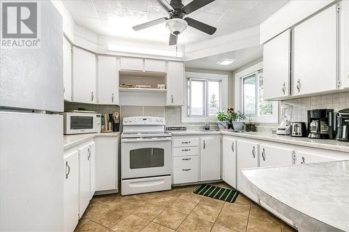 296 Secord Street, Espanola, ON - Indoor Photo Showing Kitchen