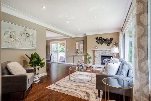 30 Rosewood Avenue, Welland, ON - Indoor Photo Showing Living Room With Fireplace