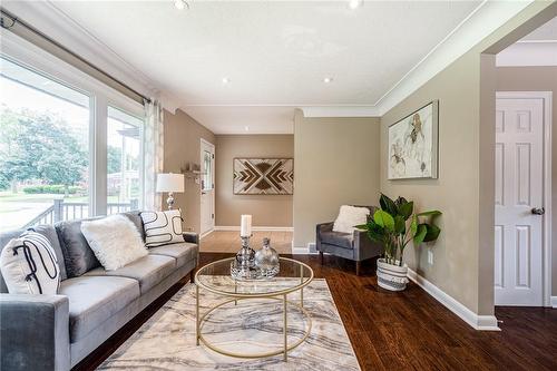 30 Rosewood Avenue, Welland, ON - Indoor Photo Showing Living Room