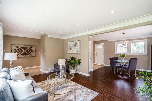 30 Rosewood Avenue, Welland, ON - Indoor Photo Showing Living Room