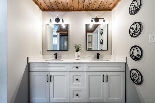 30 Rosewood Avenue, Welland, ON - Indoor Photo Showing Bathroom