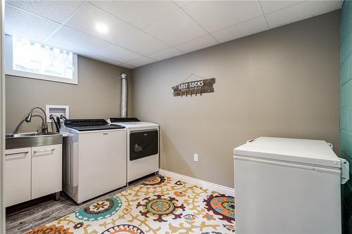 30 Rosewood Avenue, Welland, ON - Indoor Photo Showing Laundry Room