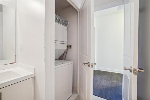 55 Speers Road|Unit #212, Oakville, ON - Indoor Photo Showing Laundry Room