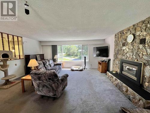 3360 Richland Close Road, Quesnel, BC - Indoor Photo Showing Living Room With Fireplace