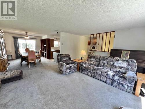 3360 Richland Close Road, Quesnel, BC - Indoor Photo Showing Living Room