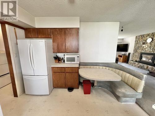 3360 Richland Close Road, Quesnel, BC - Indoor Photo Showing Kitchen With Fireplace