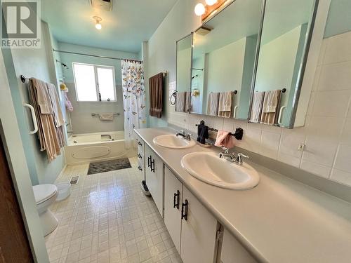 3360 Richland Close Road, Quesnel, BC - Indoor Photo Showing Bathroom