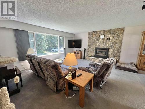 3360 Richland Close Road, Quesnel, BC - Indoor Photo Showing Living Room With Fireplace