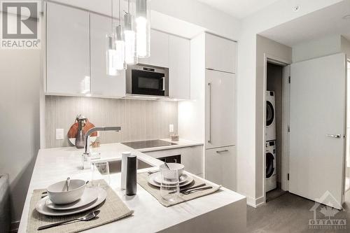 101 Queen Street Unit#1402, Ottawa, ON - Indoor Photo Showing Kitchen