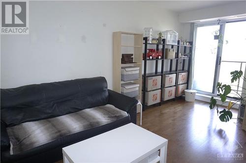 314 Central Park Drive Unit#702, Ottawa, ON - Indoor Photo Showing Living Room