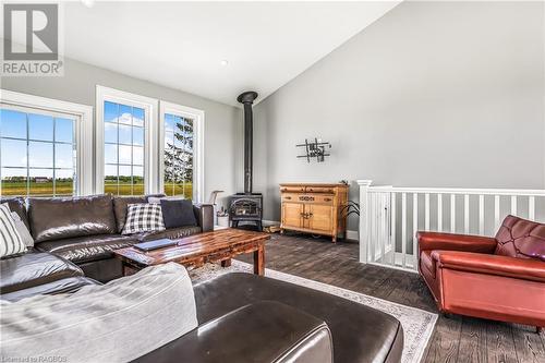 4668 Bruce 3 Road, Arran-Elderslie, ON - Indoor Photo Showing Living Room