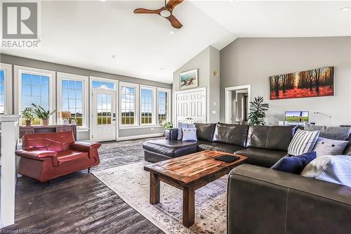 4668 Bruce 3 Road, Arran-Elderslie, ON - Indoor Photo Showing Living Room