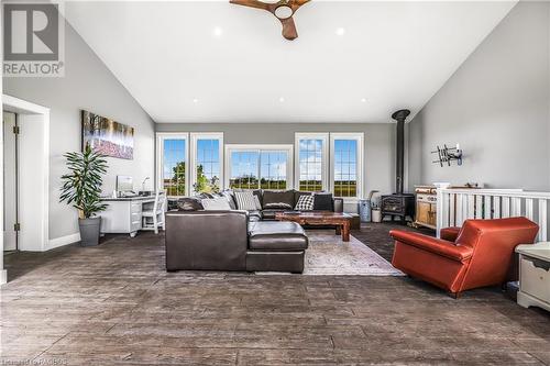 4668 Bruce 3 Road, Arran-Elderslie, ON - Indoor Photo Showing Living Room