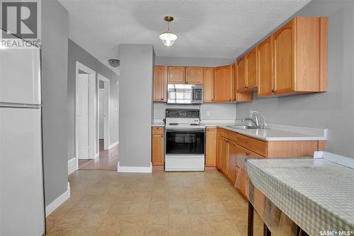 400 Osler Street, Regina, SK - Indoor Photo Showing Kitchen With Double Sink