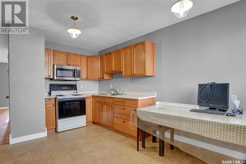 400 Osler Street, Regina, SK - Indoor Photo Showing Kitchen With Double Sink