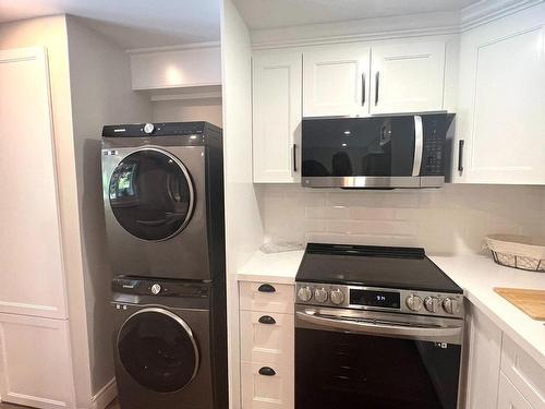 Ll-964 Albertson Cres, Mississauga, ON - Indoor Photo Showing Laundry Room