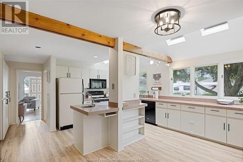 1359 Front Road South, Amherstburg, ON - Indoor Photo Showing Kitchen