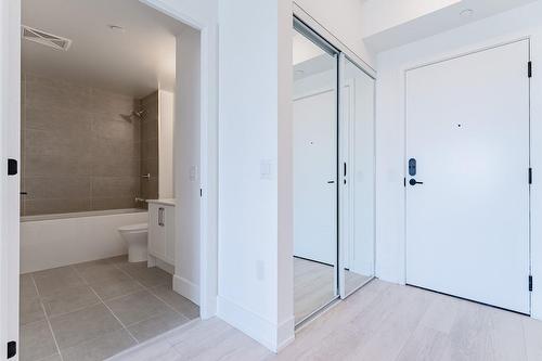 2450 Old Bronte Road|Unit #213, Oakville, ON - Indoor Photo Showing Bathroom