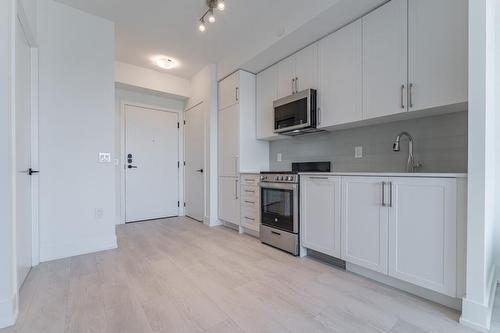 2450 Old Bronte Road|Unit #213, Oakville, ON - Indoor Photo Showing Kitchen