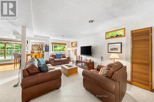 48 Lanewood Drive, Aurora (Hills Of St Andrew), ON - Indoor Photo Showing Living Room