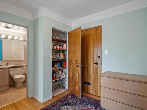 205-1270 Beach Dr, Oak Bay, BC - Indoor Photo Showing Bathroom