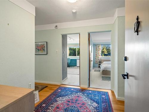 205-1270 Beach Dr, Oak Bay, BC - Indoor Photo Showing Other Room