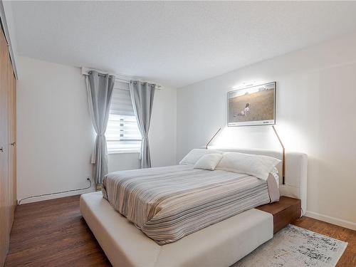 604-1034 Johnson St, Victoria, BC - Indoor Photo Showing Bedroom