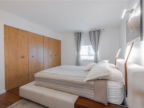 604-1034 Johnson St, Victoria, BC - Indoor Photo Showing Bedroom