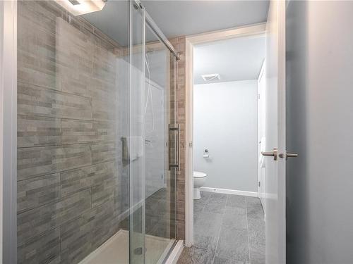 604-1034 Johnson St, Victoria, BC - Indoor Photo Showing Bathroom