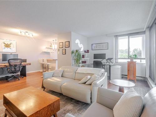 604-1034 Johnson St, Victoria, BC - Indoor Photo Showing Living Room