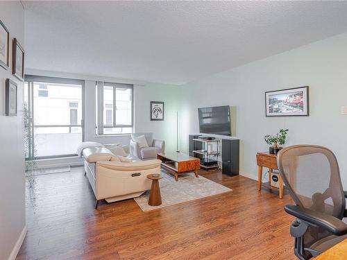 604-1034 Johnson St, Victoria, BC - Indoor Photo Showing Living Room