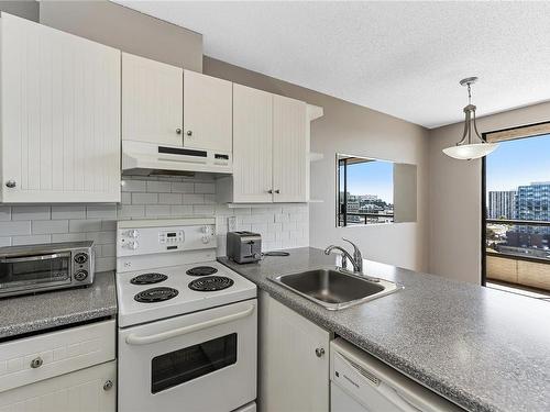 1103-1630 Quadra St, Victoria, BC - Indoor Photo Showing Kitchen