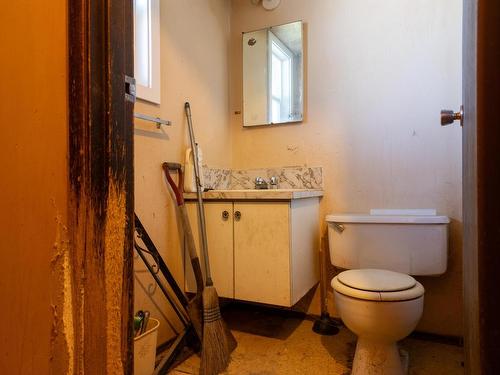 10-800 Southill Street, Kamloops, BC - Indoor Photo Showing Bathroom