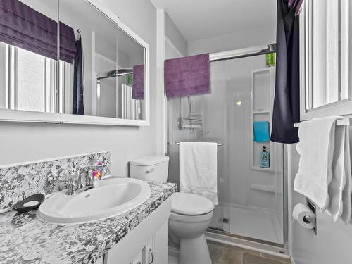 1512 Mt Dufferin Cres, Kamloops, BC - Indoor Photo Showing Bathroom