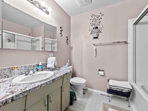 1512 Mt Dufferin Cres, Kamloops, BC - Indoor Photo Showing Bathroom