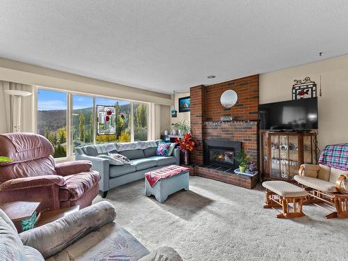 1512 Mt Dufferin Cres, Kamloops, BC - Indoor Photo Showing Living Room With Fireplace