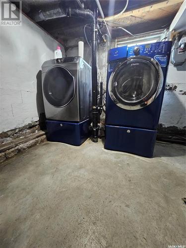 222 Aldridge Street, Bienfait, SK - Indoor Photo Showing Laundry Room