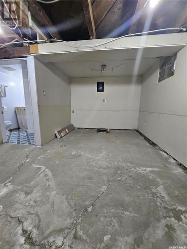 222 Aldridge Street, Bienfait, SK - Indoor Photo Showing Garage