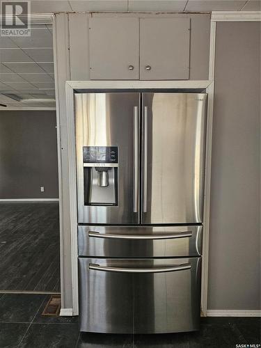 222 Aldridge Street, Bienfait, SK - Indoor Photo Showing Kitchen With Stainless Steel Kitchen