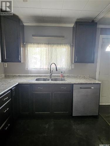 222 Aldridge Street, Bienfait, SK - Indoor Photo Showing Kitchen With Double Sink