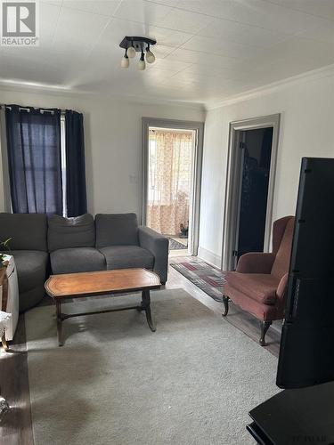 153 Front St, Timmins, ON - Indoor Photo Showing Living Room