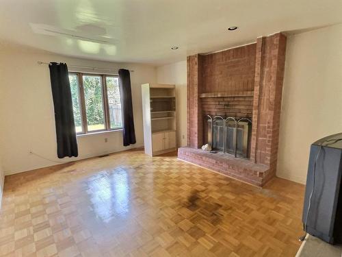 Den - 29 Rue Dufferin, Kirkland, QC - Indoor With Fireplace