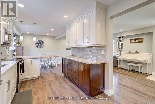 1 Esplanade Road, Brampton (Southgate), ON - Indoor Photo Showing Kitchen With Upgraded Kitchen