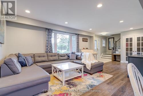 1 Esplanade Road, Brampton (Southgate), ON - Indoor Photo Showing Living Room