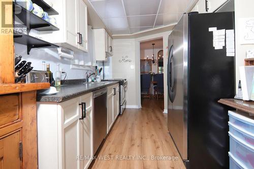 1 - 2322 Marine Drive, Oakville (Bronte West), ON - Indoor Photo Showing Kitchen