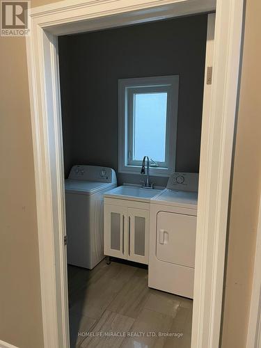 2204 Debra Drive, London, ON - Indoor Photo Showing Laundry Room