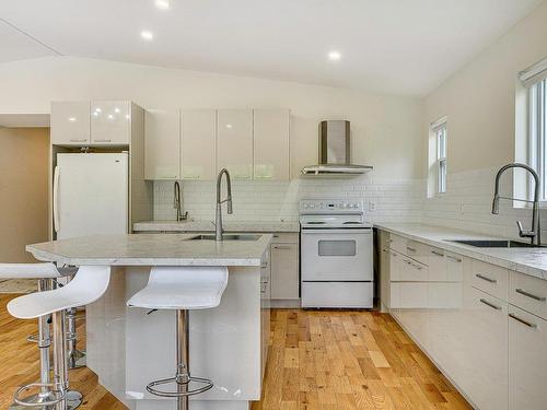 Kitchen - 6481 Rue Morin, Val-Morin, QC - Indoor Photo Showing Kitchen With Upgraded Kitchen