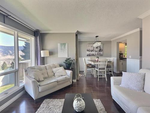 1-2526 Nechako Drive, Kamloops, BC - Indoor Photo Showing Living Room