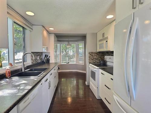 1-2526 Nechako Drive, Kamloops, BC - Indoor Photo Showing Kitchen With Double Sink