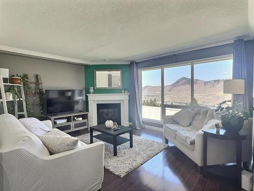 1-2526 Nechako Drive, Kamloops, BC - Indoor Photo Showing Living Room With Fireplace